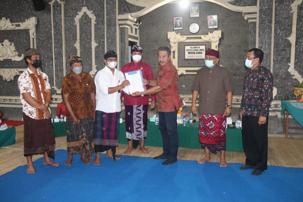 Pemkab Badung Serahkan SK Banjar Dinas